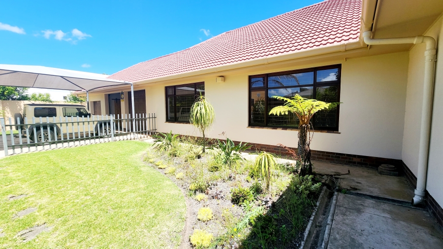 3 Bedroom Property for Sale in Heatherlands Western Cape